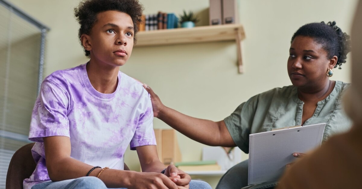 when should a teenager see a therapist